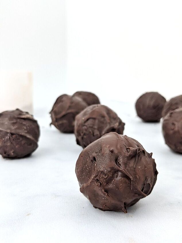 5 ingredient chocolate protein truffles
