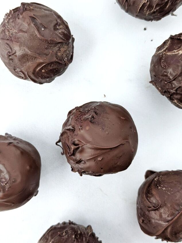 5 ingredient chocolate protein truffles