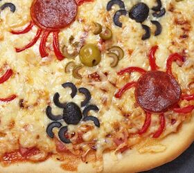 scary halloween spider pizza