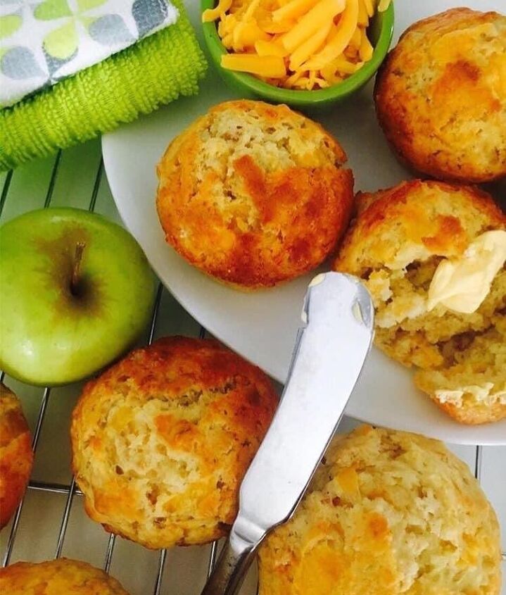 apple and cheddar muffins