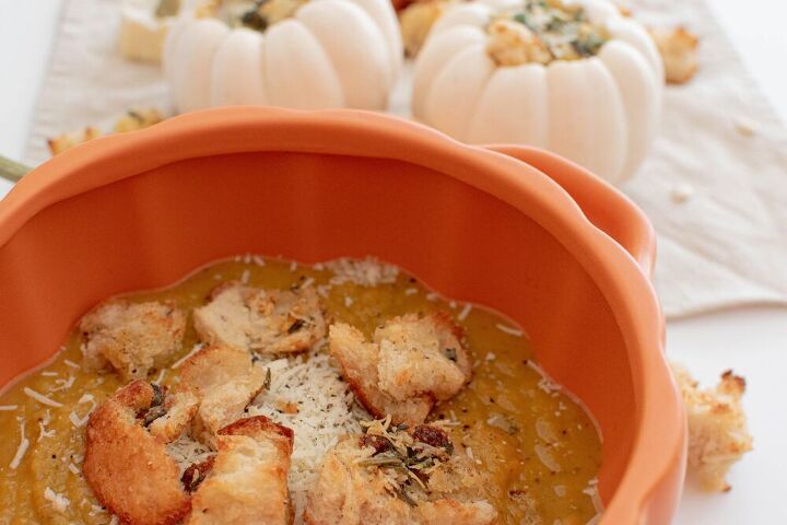 roasted butternut squash soup with sourdough sage parmesan croutons