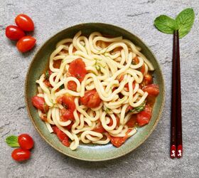 cold udon with fresh tomatoes