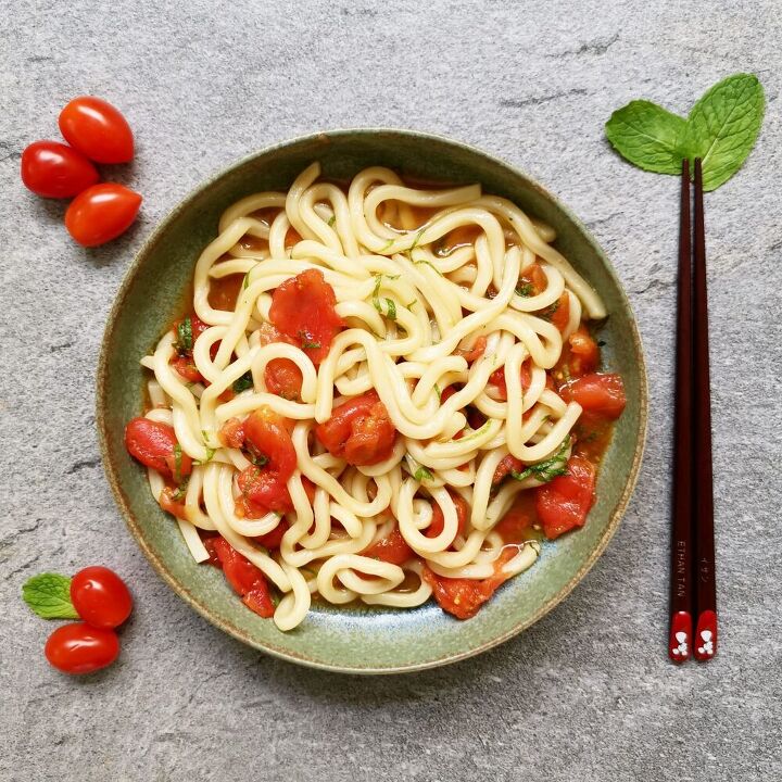 cold udon with fresh tomatoes