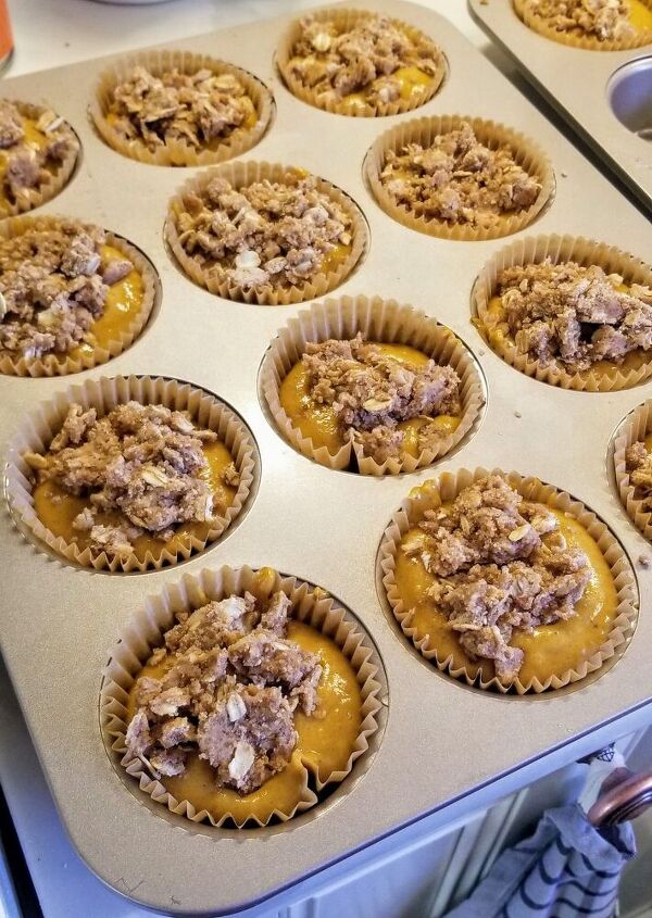 pumpkin cheesecake streusel muffins