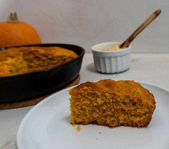 Thanksgiving pumpkin cornbread