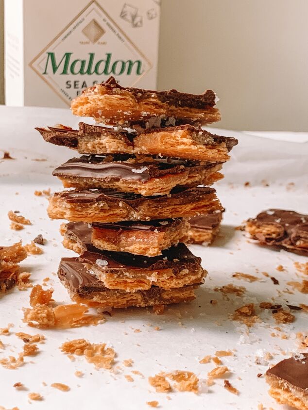s 20 delicious treats for anyone who can t get enough caramel, Sea Salt Chocolate Caramel Crackers