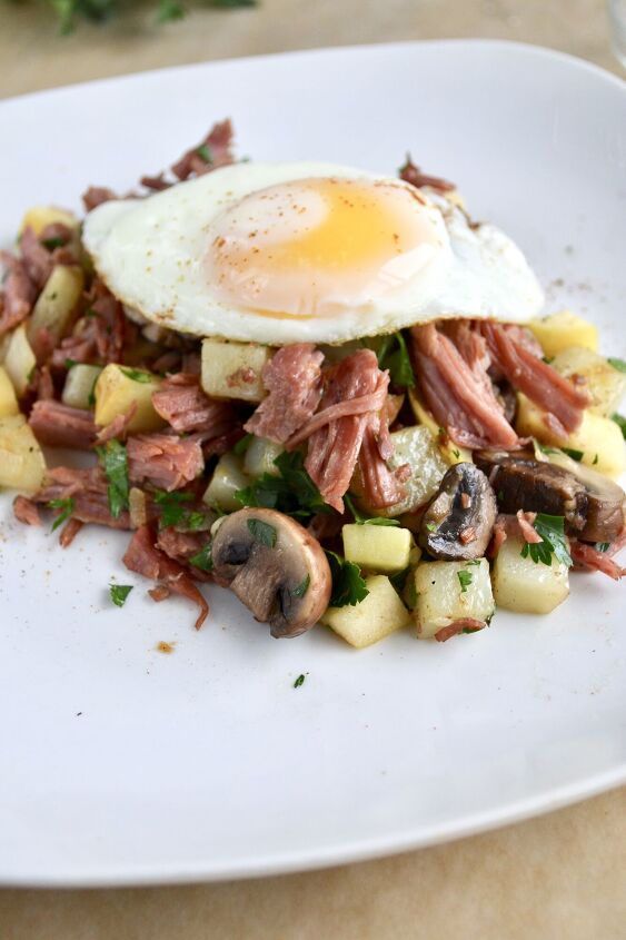 s 12 ways to use apples in your menu this season, Corned Beef Hash With Apples and Mushrooms