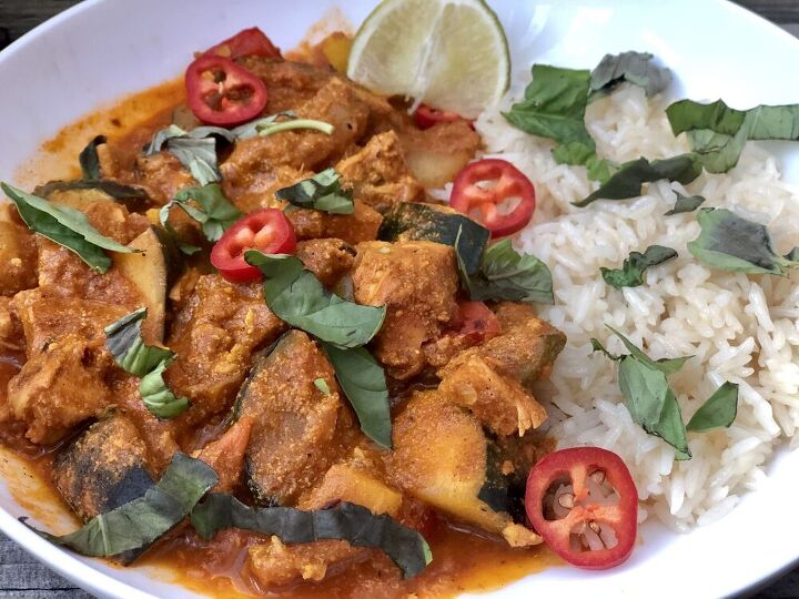 chicken curry with coconut rice
