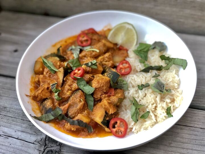 chicken curry with coconut rice