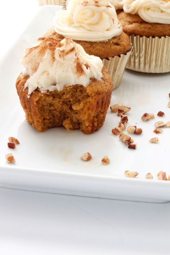 pumpkin spice cupcakes with cinnamon cream cheese frosting