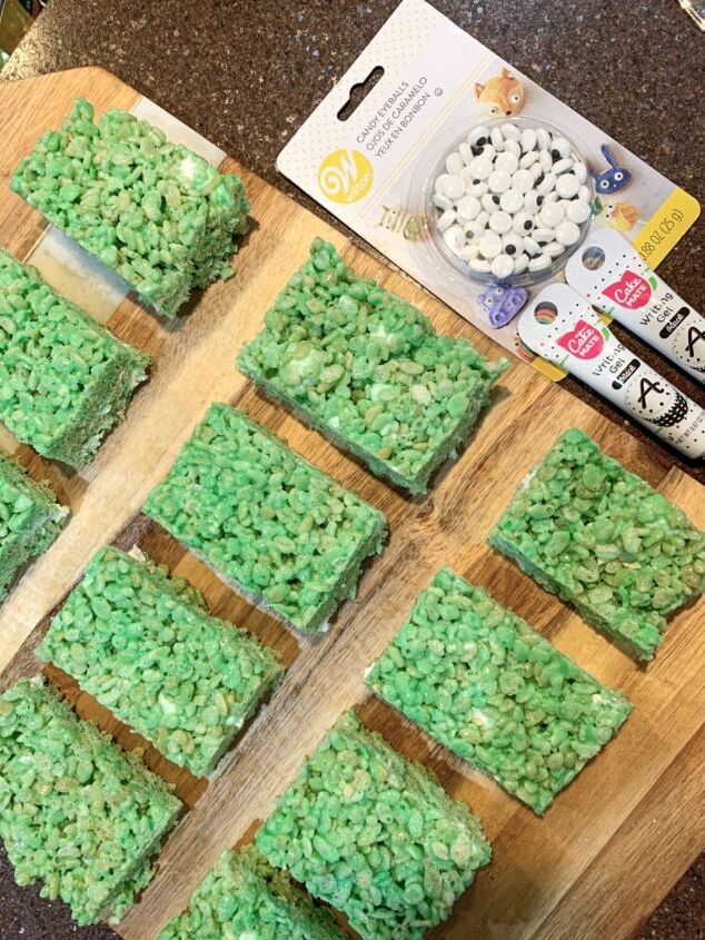 frankenstein rice krispie bars, Get ready to decorate