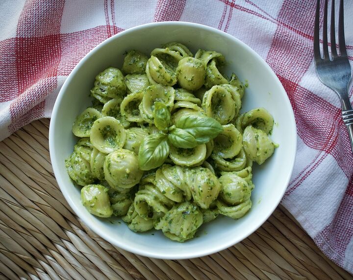 s 10 delicious dishes you can make using your food processor, Spinach and Basil Pesto