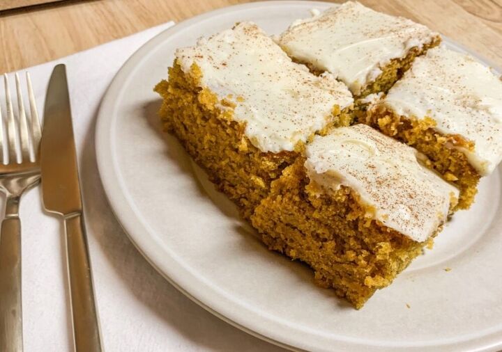 pumpkin spice cake with cream cheese frosting, A plate of perfection