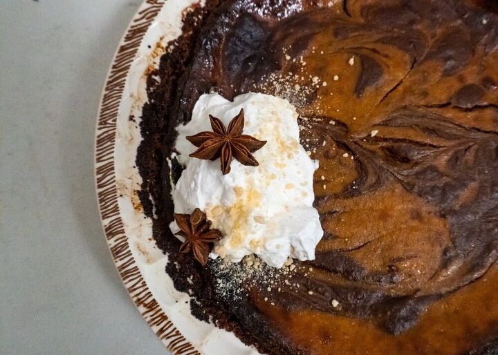 chocolate swirl pumpkin pie with gingersnap crust
