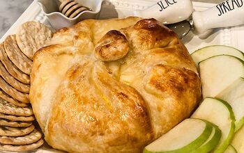 Baked Brie With Puff Pastry, Apples + Honey