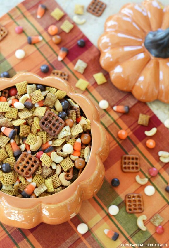 s 31 fun snacks and dishes to serve your team on game day, Pumpkin Spice Chex Snack Mix