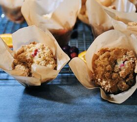 cranberry crumb muffins