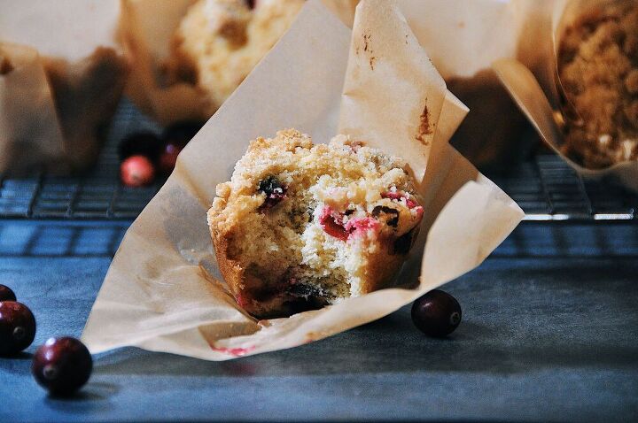 cranberry crumb muffins