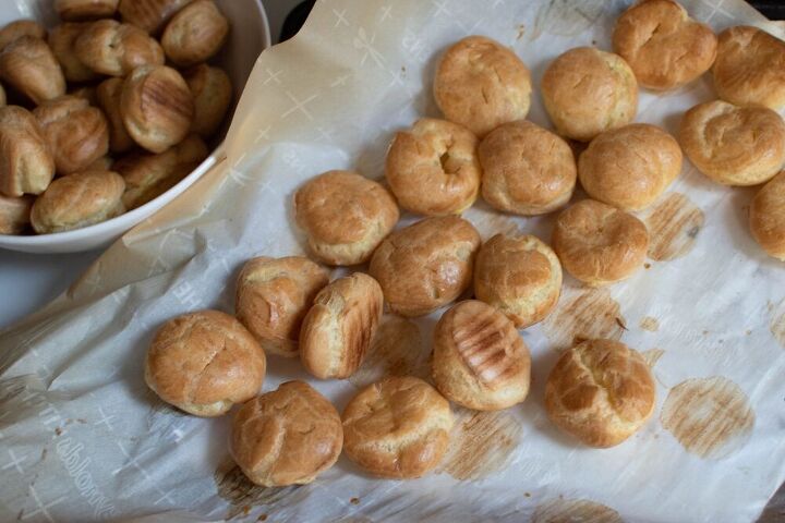 Mini Profiteroles With Vanilla Bean Cream and Dark Chocolate Glaze ...