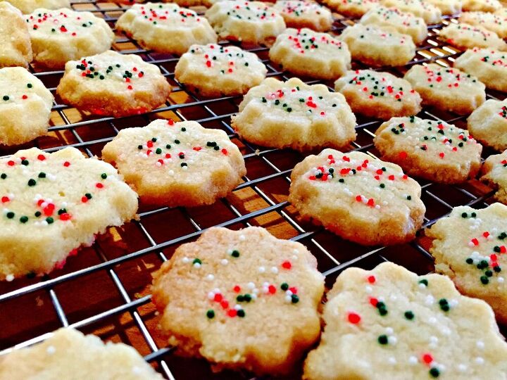 10 best christmas cookies to give out to your friends family, Christmas Shortbread Cookies
