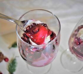 pomegranate yogurt parfait