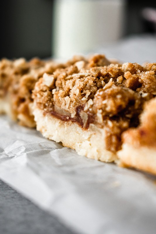 easy apple pie bars with shortbread crust