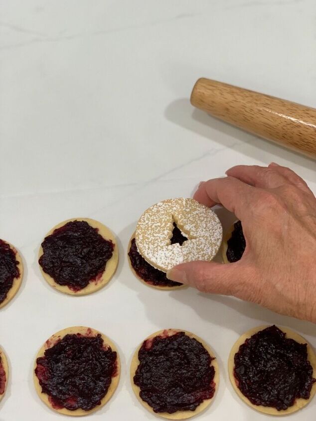 christmas linzer cookies with dark cherry cardamom jam, Assembling the cookies
