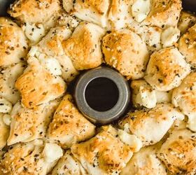 This 4-ingredient pull-apart bread dish is everything