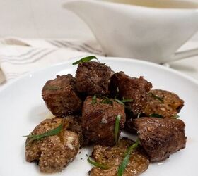 These garlic butter steak bites are a new & yummy way to eat steak (6 ingredients!)