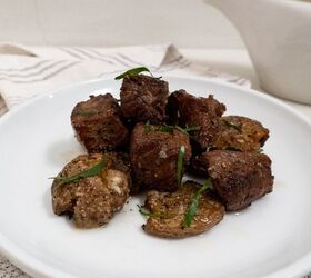 These garlic butter steak bites are a new & yummy way to eat steak (6 ingredients!)