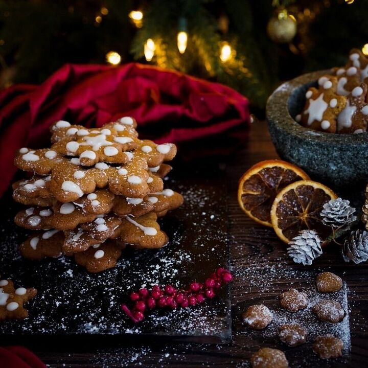 gingerbread snowflake cookies