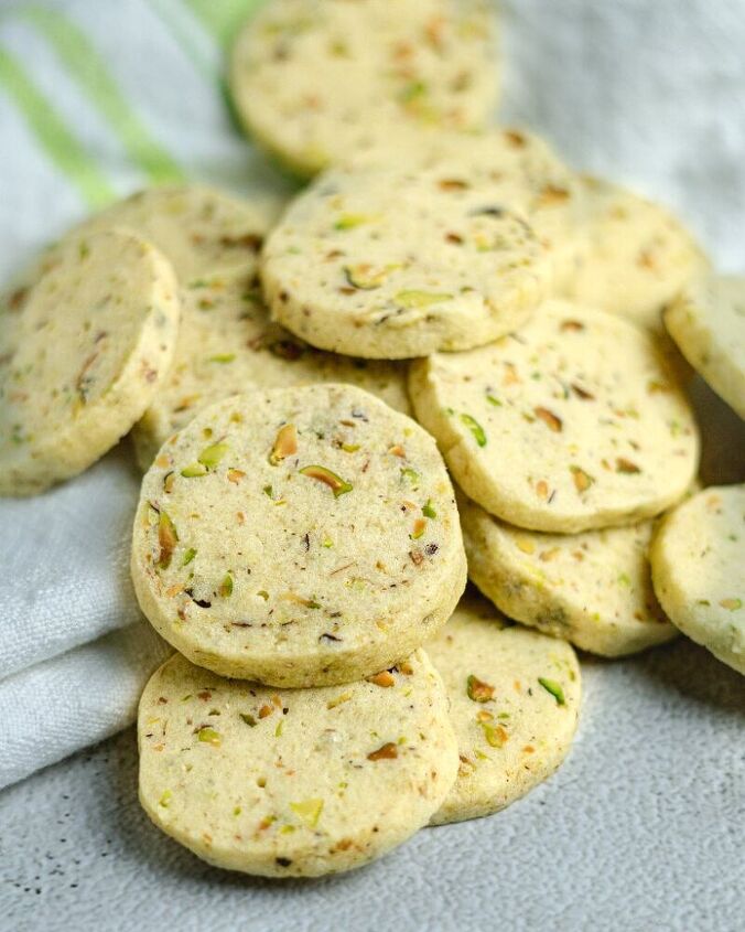pistachio slice and bake cookies