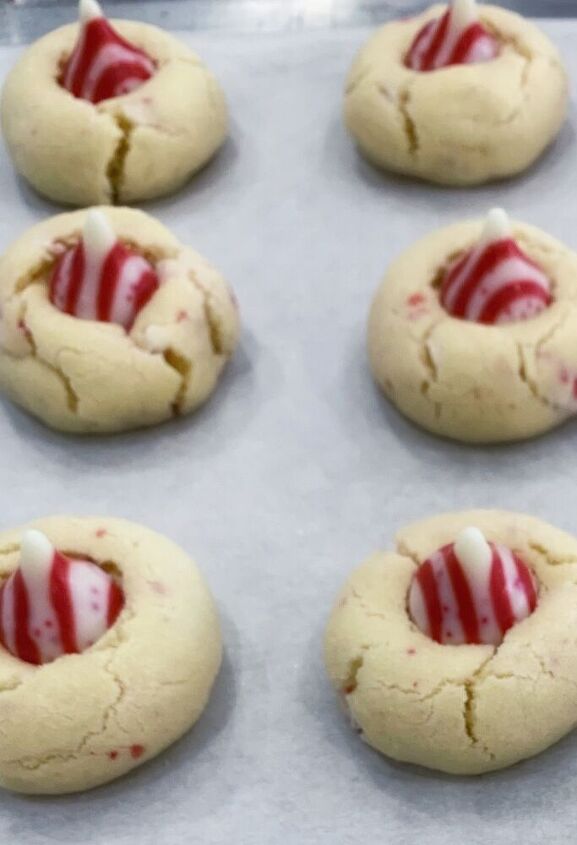 christmas candy cane cookie kisses