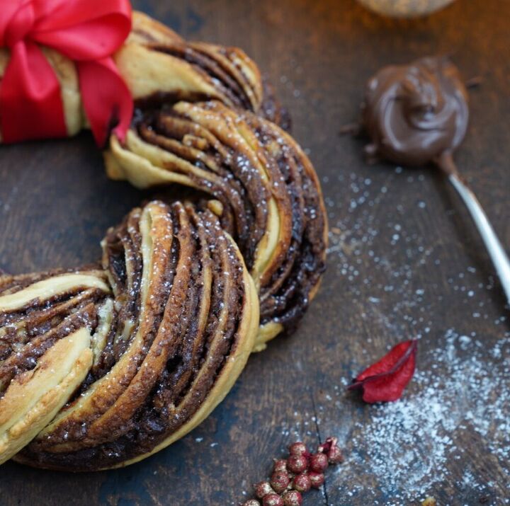 the most beautiful and delicious nutella bread wreath