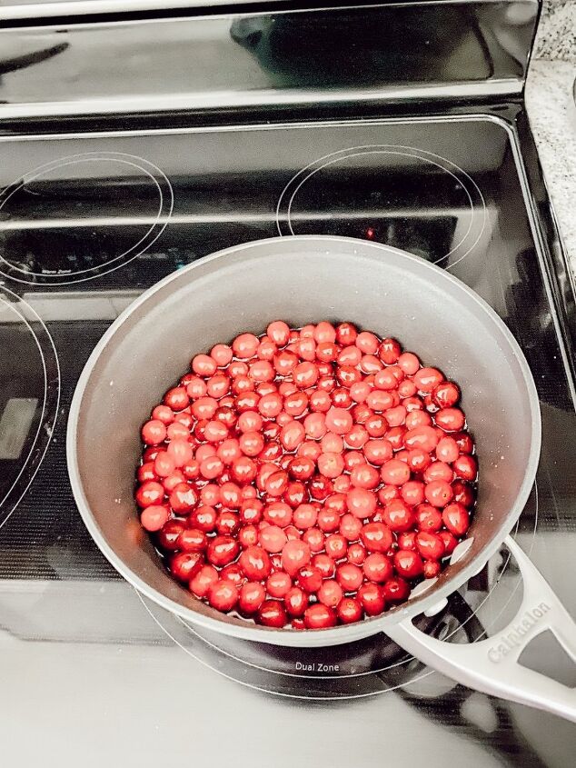 easy homemade cranberry sauce, Adding in the cranberries