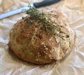 https://cdn-fastly.foodtalkdaily.com/media/2020/12/25/6394359/easy-rosemary-honey-no-knead-dutch-oven-bread.jpg?size=720x845&nocrop=1