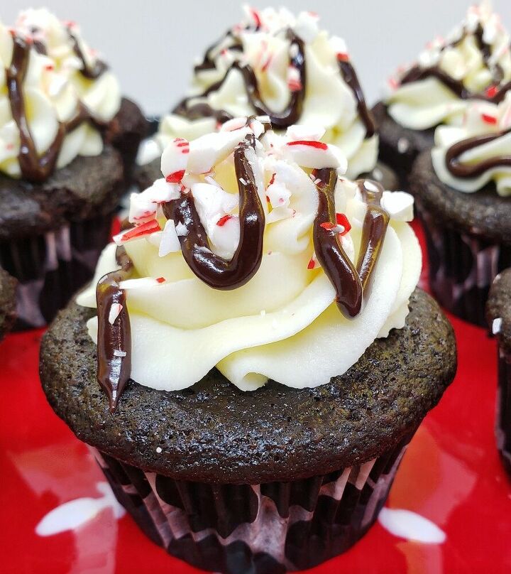 chocolate mocha cupcakes with peppermint buttercream