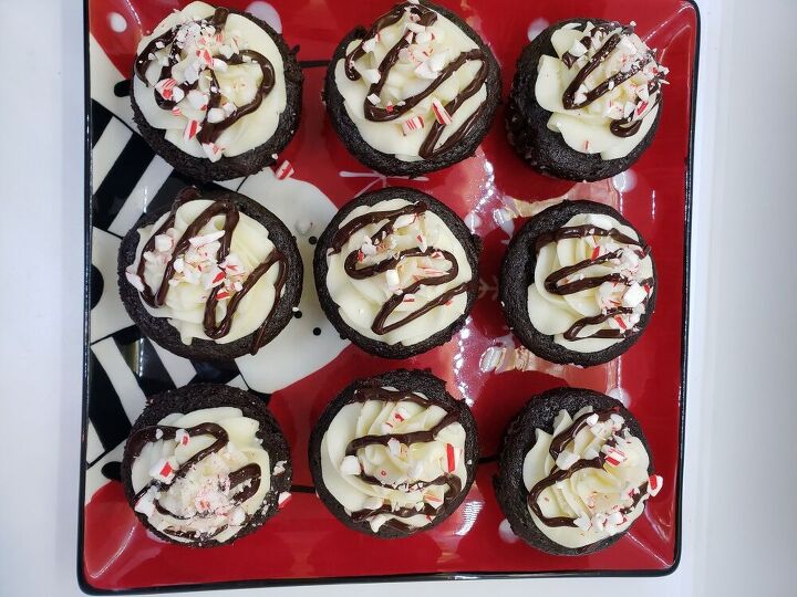 chocolate mocha cupcakes with peppermint buttercream