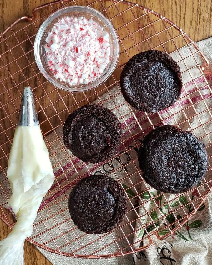 chocolate mocha cupcakes with peppermint buttercream