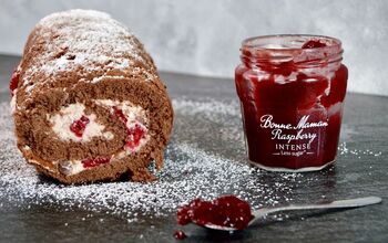 Chocolate-Swiss-Roll With Raspberry-Cream-Filling