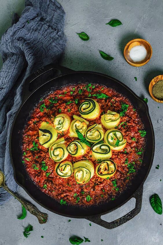s 13 tasty twists on classic lasagna great dinner ideas, Low Carb Zucchini Lasagna Rolls