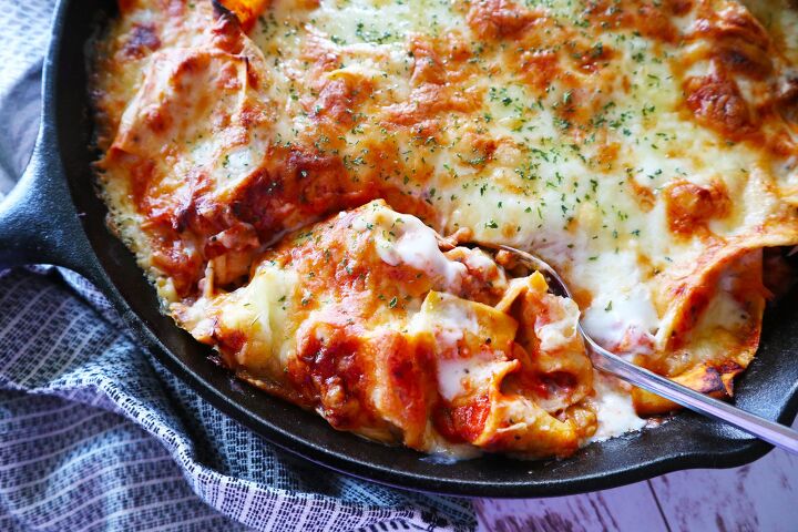 s 13 tasty twists on classic lasagna great dinner ideas, Easy Cheesy Skillet Lasagna