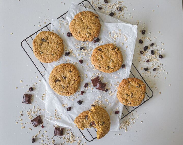 dark chocolate filled oatmeal raisin cookies with brown butter