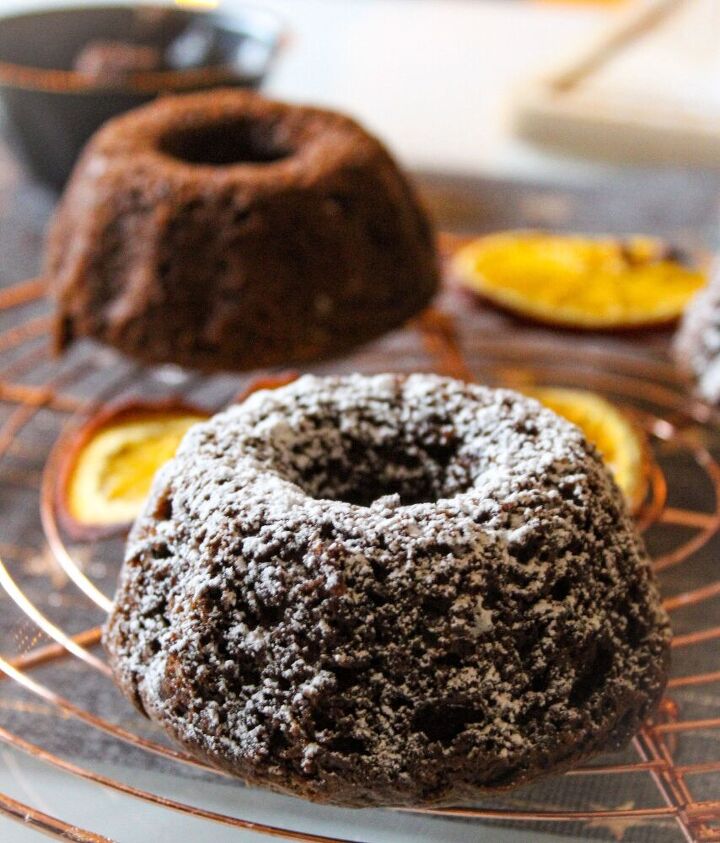 mini chocolate bundt sponge cakes