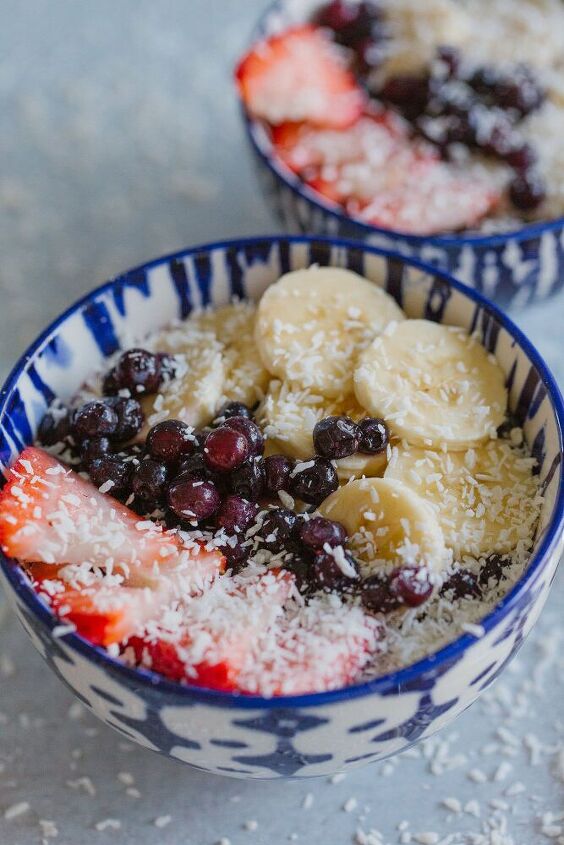 overnight breakfast bowl with chia seeds