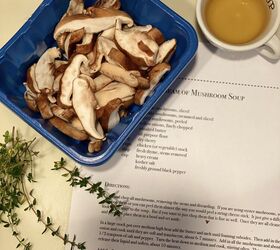 https://cdn-fastly.foodtalkdaily.com/media/2021/01/11/6456099/cream-of-wild-mushroom-soup.jpg?size=720x845&nocrop=1