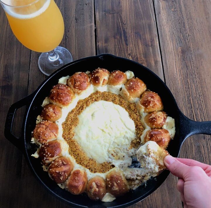 pretzel ring with cream cheese mustard dip