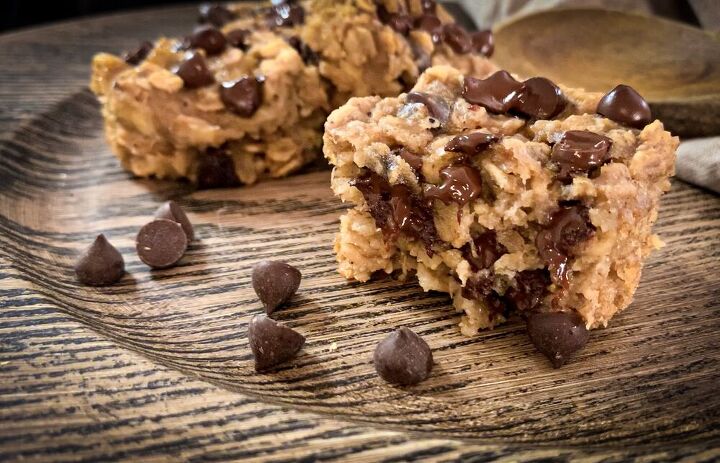 s 3 low calorie breakfast ideas that are delicious and nutritious, Banana Dark Chocolate Oatmeal Muffins