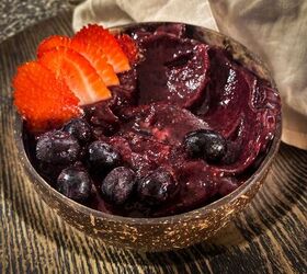 s 3 low calorie breakfast ideas that are delicious and nutritious, Super Thick Berry Smoothie Bowl
