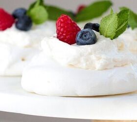 Mini Pavlovas | Foodtalk